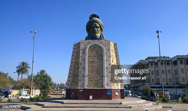 statue of abu jaafar al mansour - irakische kultur stock-fotos und bilder