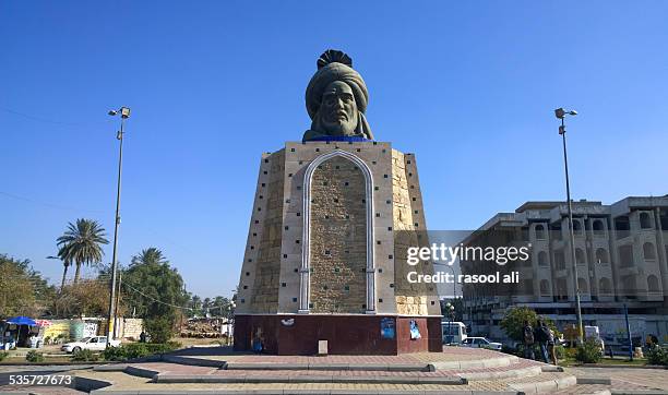 statue of abu jaafar al mansour - iraaks stockfoto's en -beelden