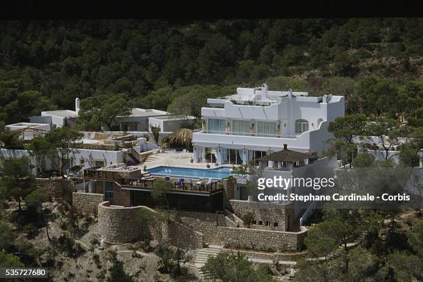 Vue aérienne de la villa de Thierry Roussel sur l’ile d’Ibiza.
