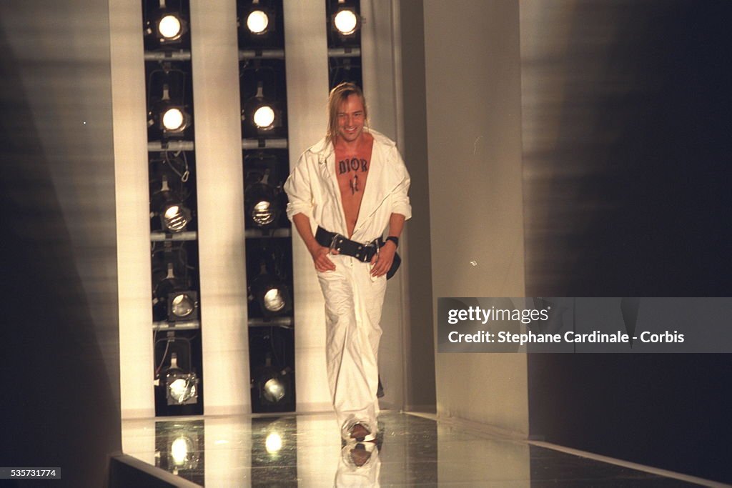 Defilé prêt a porter Printemps-Ete 2002: Christian Dior.