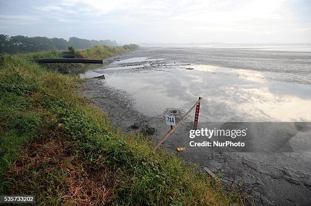 General view of Lapindo mudflow destruction during the tenth anniversary of the Lapindo mudflow eruption on May 30, 2016 in Sidoarjo, East Java,...