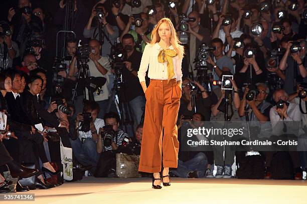 Model on the catwalk presents a creation by French fashion designer Yvan Mispelaere during Chloe Spring-Summer 2007 ready-to-wear fashion show.