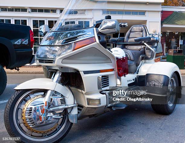 honda gold wing bike parked in oak bluffs, martha's vineyard. - stan honda bildbanksfoton och bilder