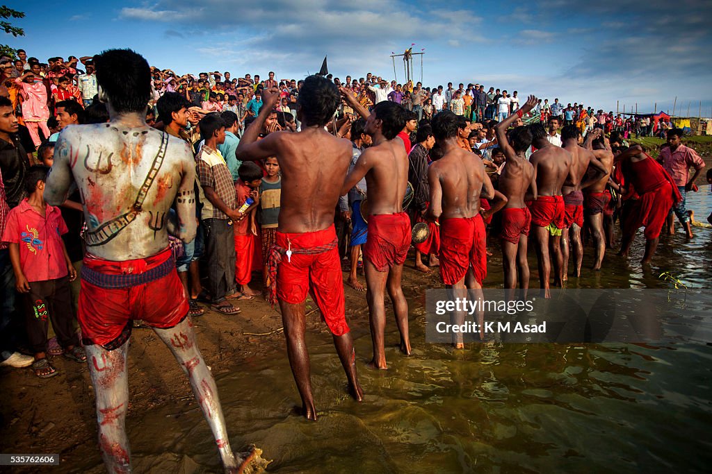 Hindu community devotees get ready to celebrate the rituals...