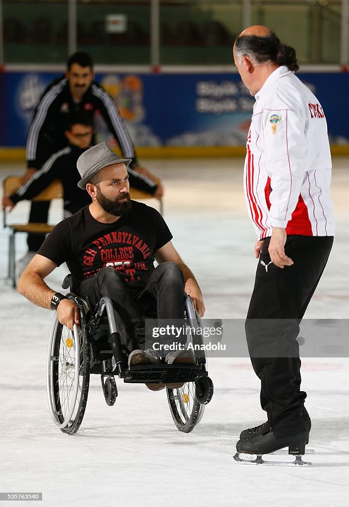 Disabled people try to learn ice skating in Izmir