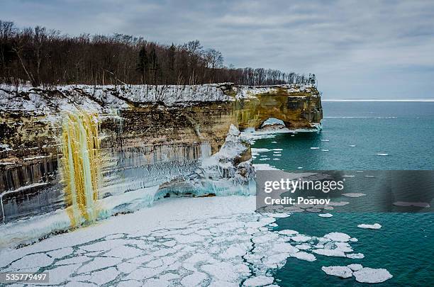 pictured rocks - pictured rocks in winter stock pictures, royalty-free photos & images