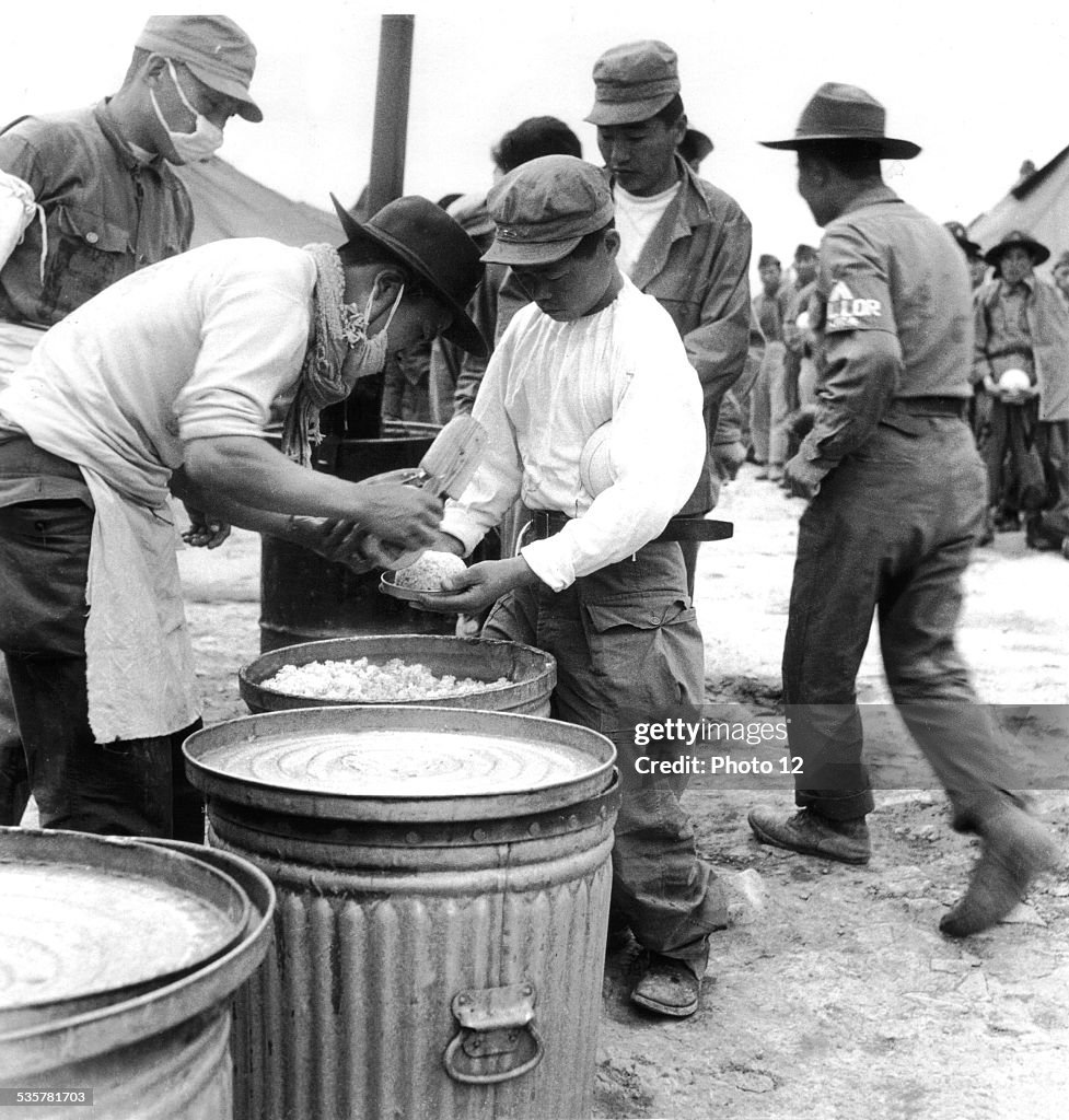 Distribution of rice at a U.N.O. camp in Korea