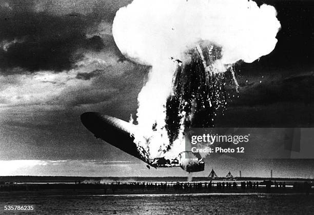 Hindenburg Exploding Color Hindenburg Explodes In 1937 Stock-Fotos und Bilder - Getty Images