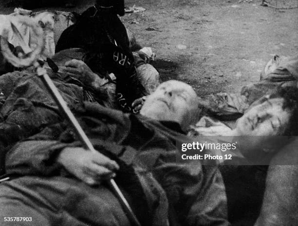 Milano. Piazza Loretto. The bodies of Benito Mussolini and his mistress Petacci, April 28 Italy, Washington. National Archives, .