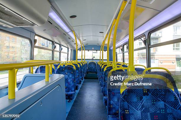 interior do segundo andar de um ônibus de dois andares - inner london - fotografias e filmes do acervo