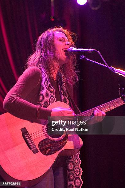 Singer Mindy Smith performs at the House of Blues, Chicago, Illinois, October 24, 2004.