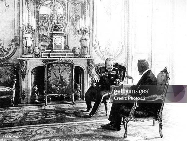 King of England Edward VII during an official visit to the President of the French Republic, Emile Loubet, thus reviving the 'Entente Cordiale'...