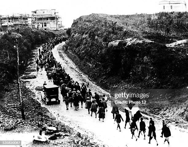 Mussolini's facists groups march on Rome Italy, Washington. National archives, .