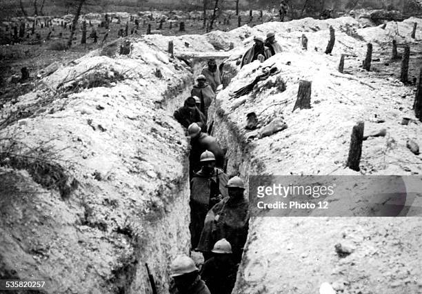 Area of the Bois Bricot, region of Perthes: German trench occupied by French soldiers, September 27 France - World War I, Musée des deux guerres...