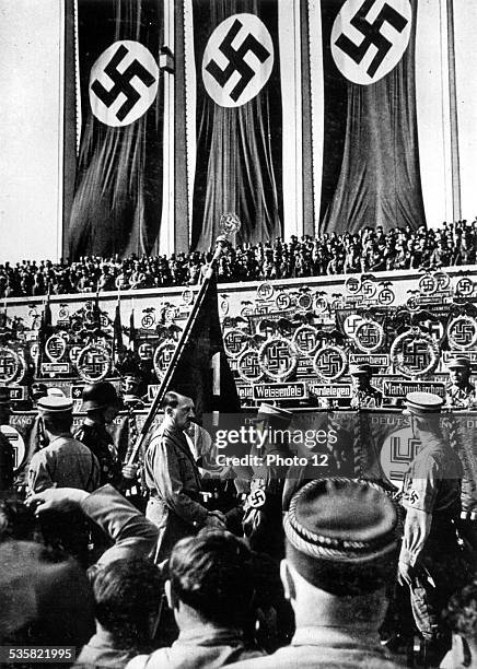 Ceremony held by the nazi party The beginnings of the dictatorship .