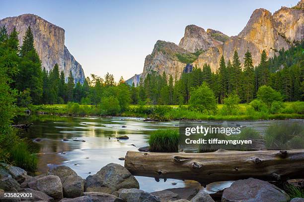 usa, california, valley view at yosemite national park with el capitan and bridalveil falls behind merced river - parque nacional - fotografias e filmes do acervo