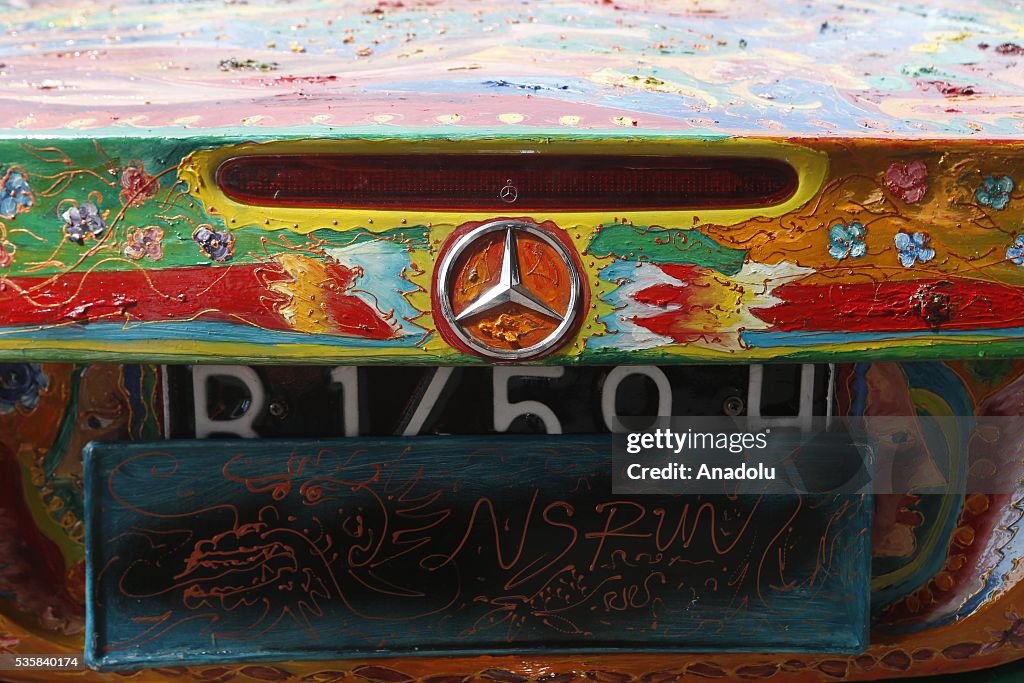 Classic cars painted during an contemporary exhibition