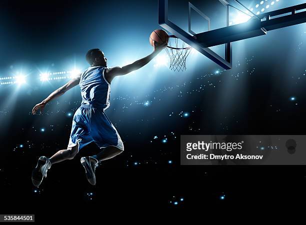 basketball player in jump shot - shooting baskets 個照片及圖片檔