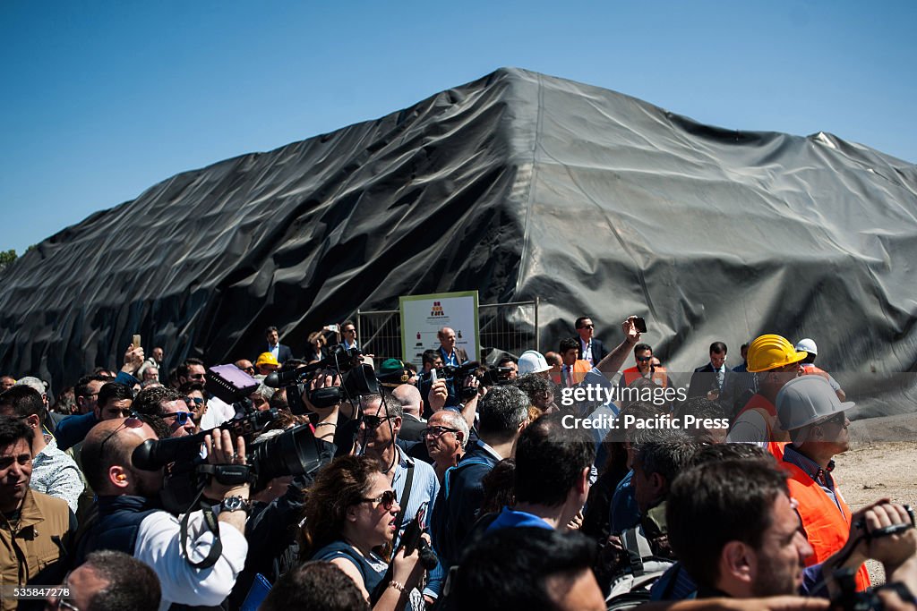 Pollution waste bales removal plan "Land of Fire" (Terra dei...