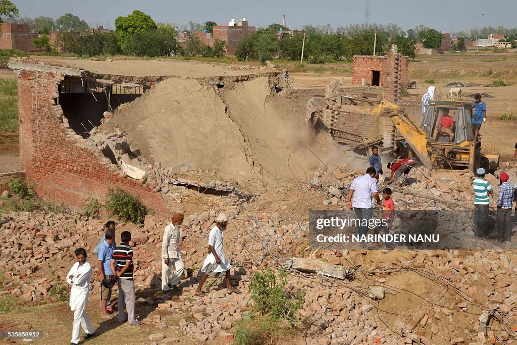 INDIA-WEATHER-ACCIDENT