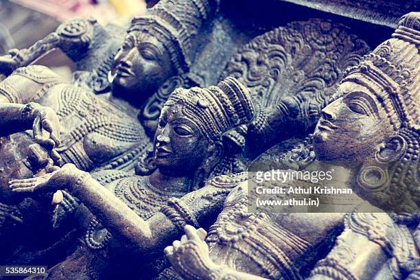 madurai meenakshi temple sculpted statue - hindu segenszeichen stock-fotos und bilder