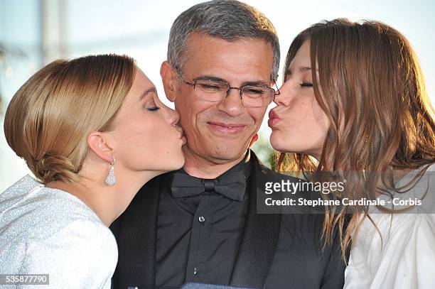 Actress Lea Seydoux, Director Abdellatif Kechiche and Adele Exarchopoulos pose with the 'Palme d'Or' for 'La Vie D'adele' at the 'Palme D'Or Winners...