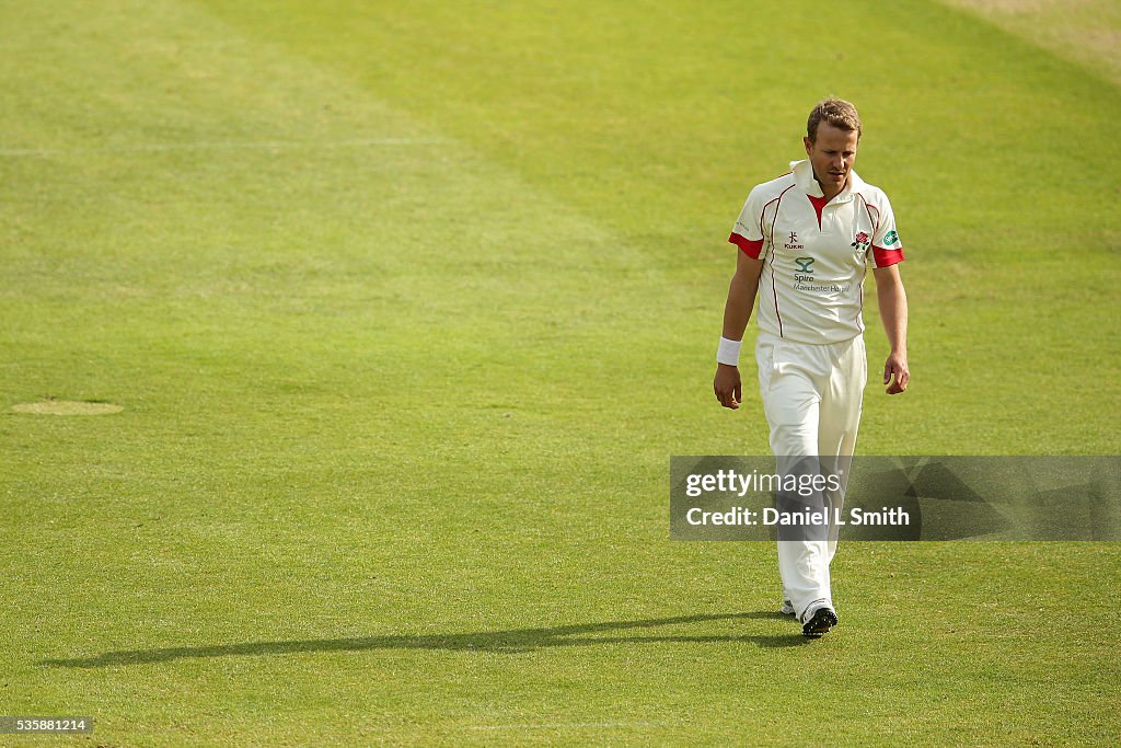 Yorkshire v Lancashire - Specsavers County Championship: Division One