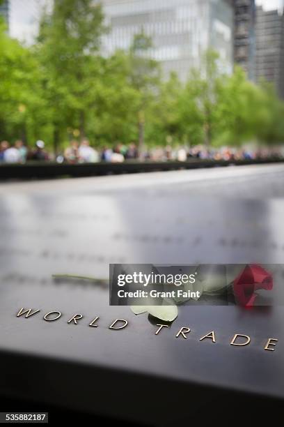 view of 911 memorial - national september 11 memorial & museum stockfoto's en -beelden