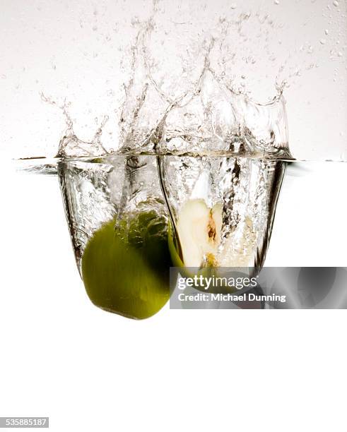 green apple splash - apple water splashing stock pictures, royalty-free photos & images