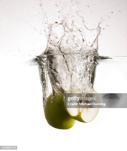 green apple splash - apple water splashing stock pictures, royalty-free photos & images