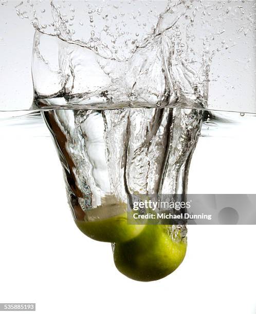 green apple splash - apple water splashing stock pictures, royalty-free photos & images