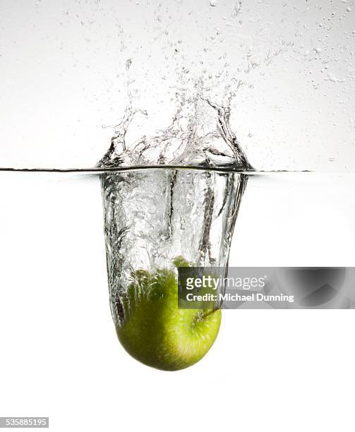 green apple splash - apple water splashing stock pictures, royalty-free photos & images