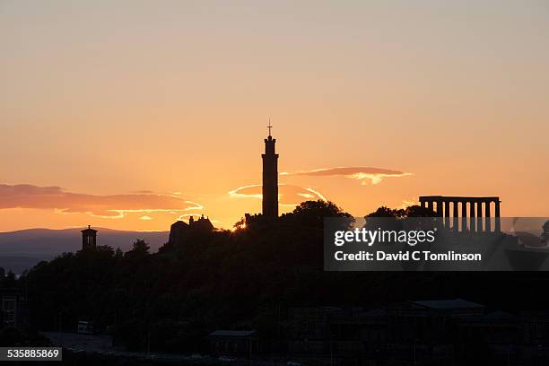 sunset behind calton hill, edinburgh, scotland - monumento a nelson - fotografias e filmes do acervo