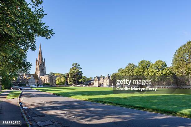 witney town green - witney stockfoto's en -beelden