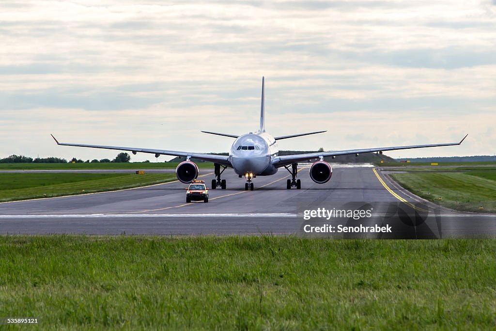 Aircraft taxiing