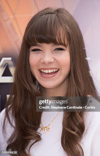 Hailee Steinfeld attends the 'Ender's Game' Photocall, in Paris.