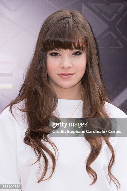 Hailee Steinfeld attends the 'Ender's Game' Photocall, in Paris.