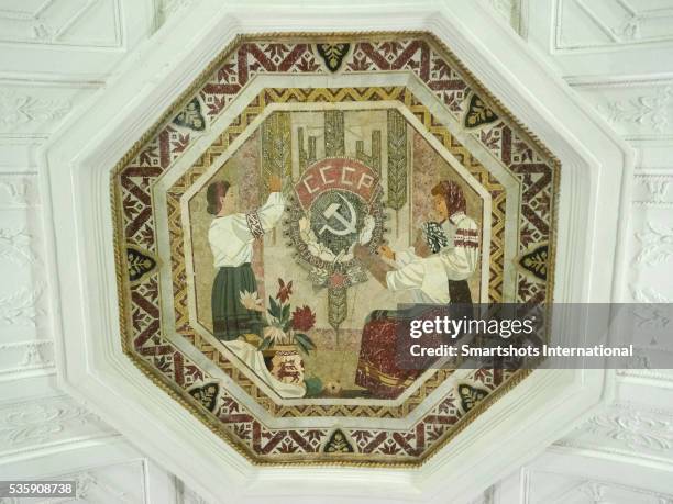 mosaic on ceiling of "belorusskaya" metro station, moscow, russia - moscow metro bildbanksfoton och bilder