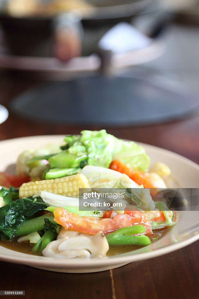 Mescolare fritto con verdure miste