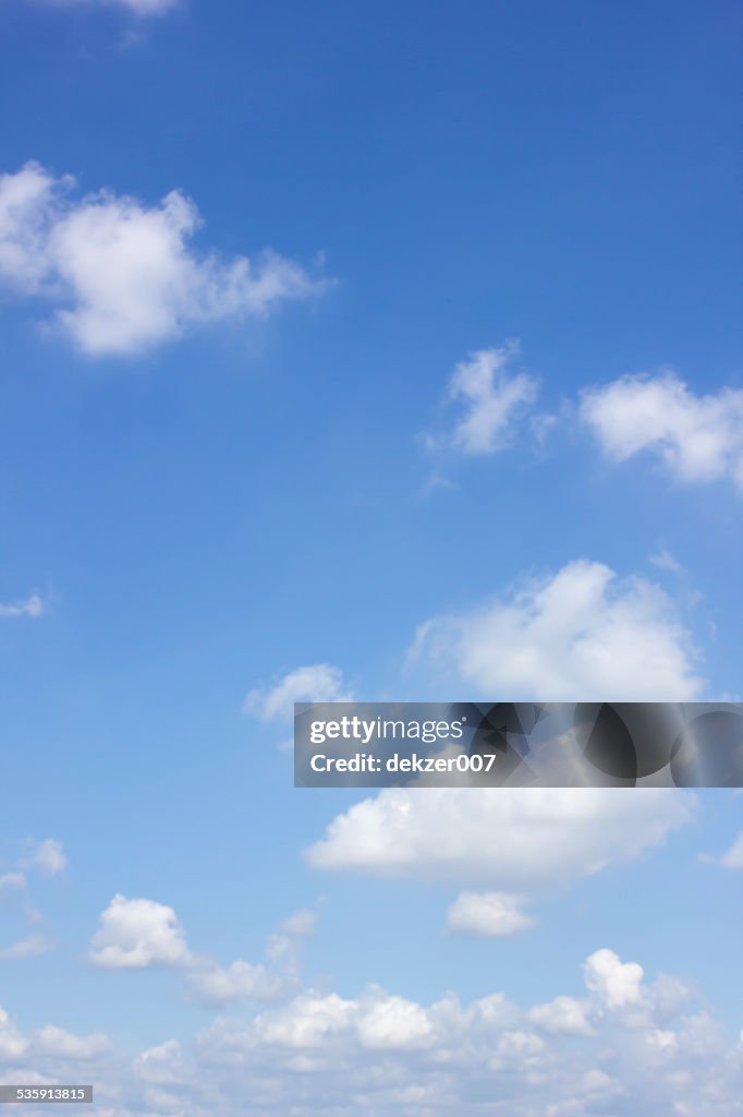 Blu cielo e bianco nuvola