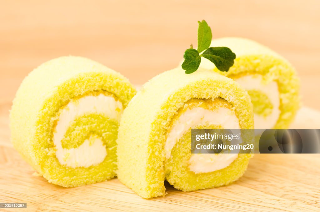 Roll cake