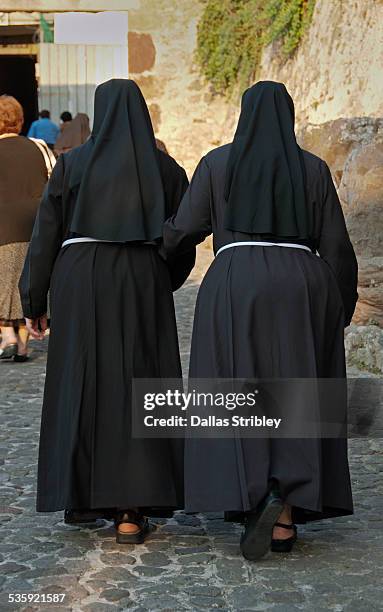 nuns walking to church in lipari, sicily - monja fotografías e imágenes de stock