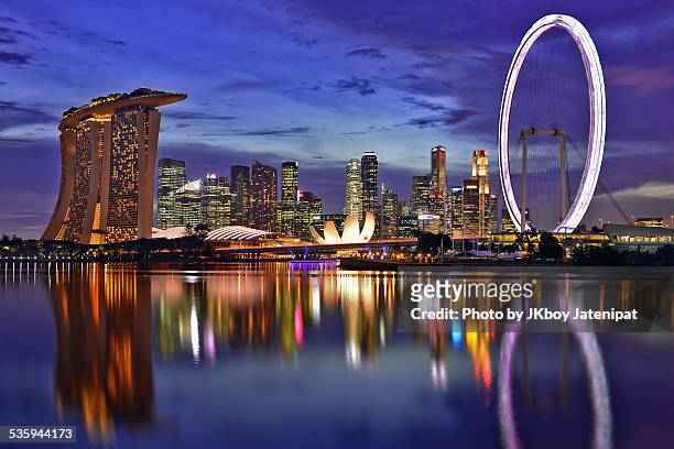 singapore cityscape - singapore flyer stockfoto's en -beelden
