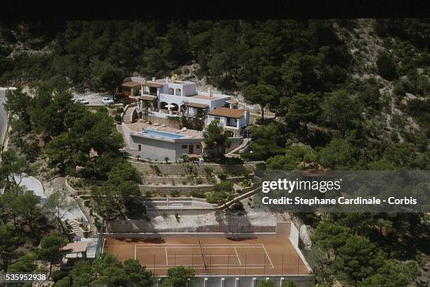 Vue aérienne de la villa de John Casablanca sur l’ile d’Ibiza.