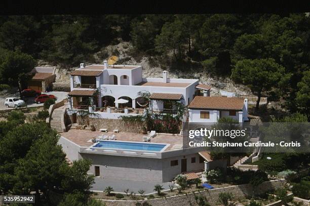 Vue aérienne de la villa de John Casablanca sur l’ile d’Ibiza.