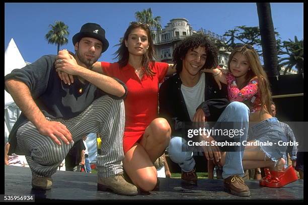 Tomer Sisley, Diane Robert, Severine Ferrer et Avy Marciano de la série télévisée Studio Sud.