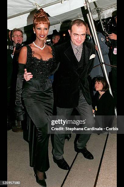 Arrivée d’Iman et du couturier Christian Lacroix, le 9 décembre 1996 à New York.