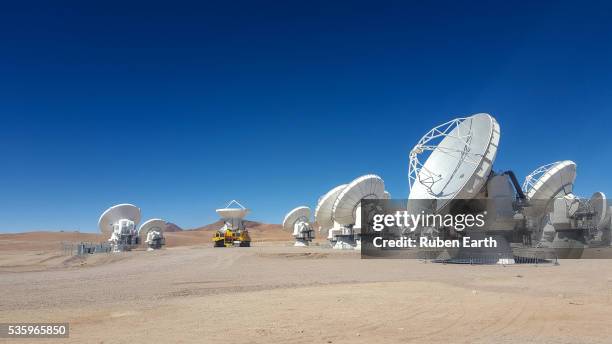 radio telescopes in day light - atacama stock pictures, royalty-free photos & images