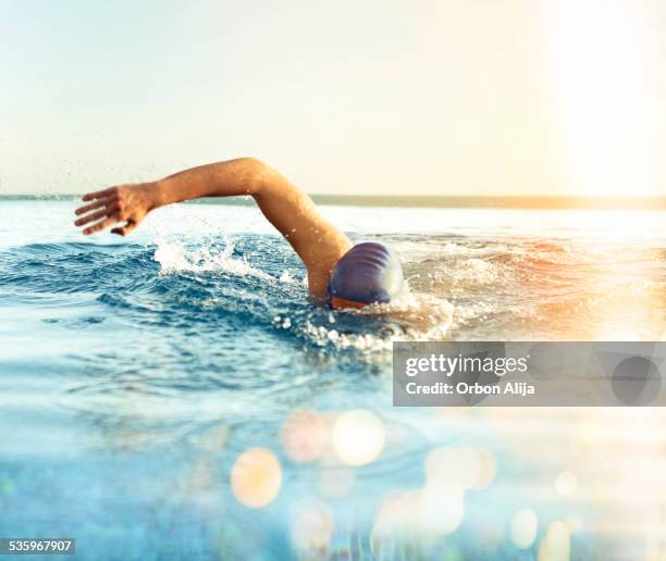 man swimming - sea swimming stockfoto's en -beelden