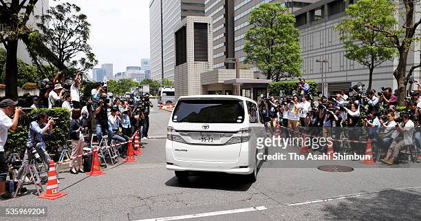 Car carrying Kazuhiro Kiyohara enters the Tokyo District Court on May 31, 2016 in Tokyo, Japan. 48-year-old former baseball star Kiyohara was...